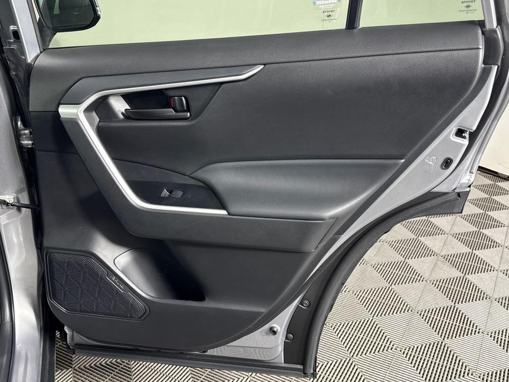 2023 Toyota RAV4 LE thumbnail 34
