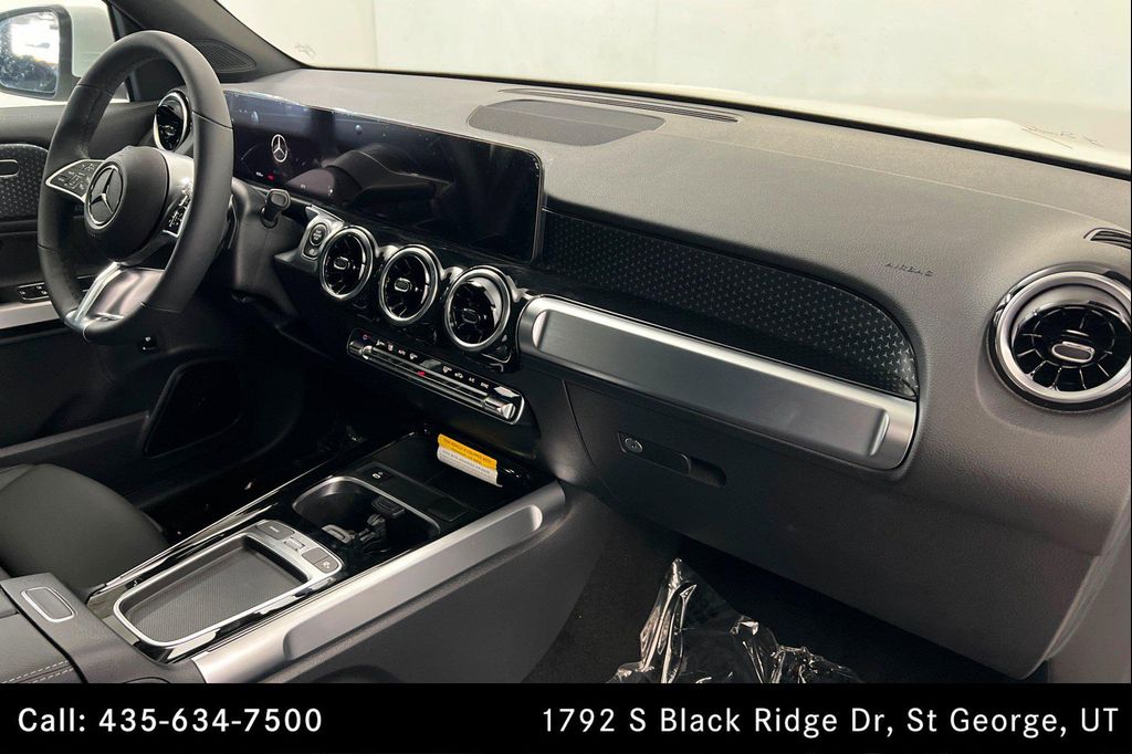 2026 Mercedes-BENZ GLB — миниатюра 24