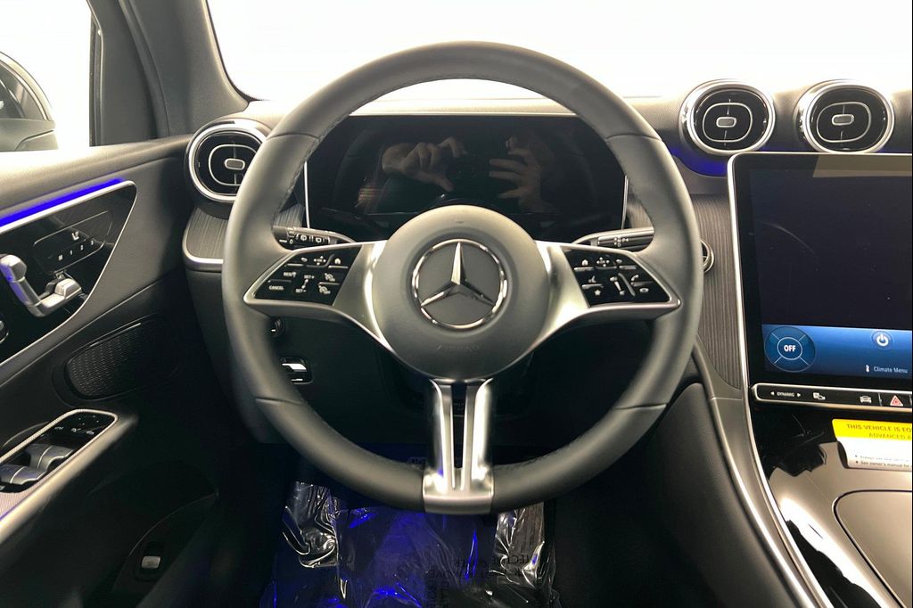 2026 Mercedes-BENZ GLC — миниатюра 12