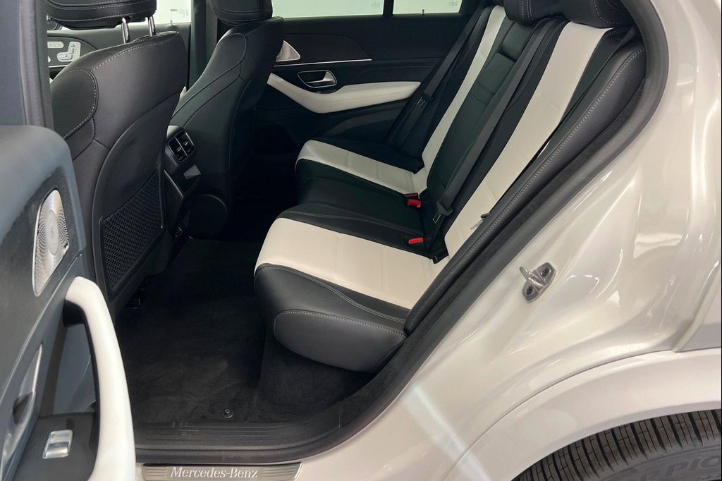 2026 Mercedes-BENZ GLE — миниатюра 21
