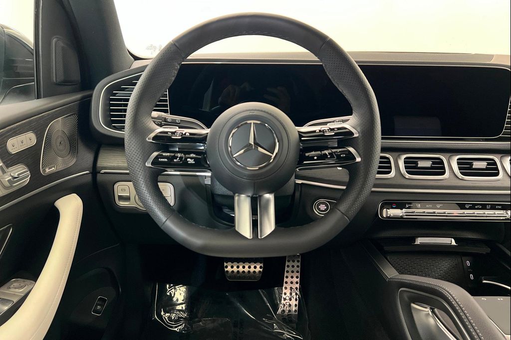 2026 Mercedes-BENZ GLE — миниатюра 12