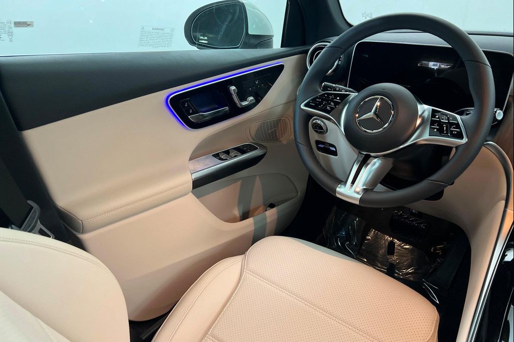2026 Mercedes-BENZ GLC — миниатюра 11