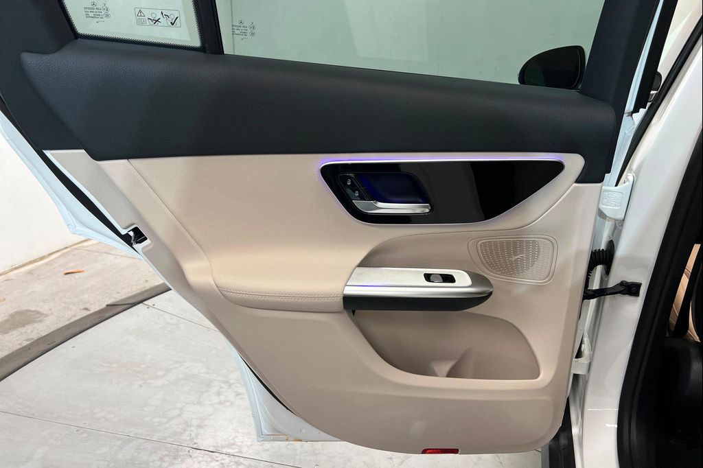 2026 Mercedes-BENZ GLC — миниатюра 19