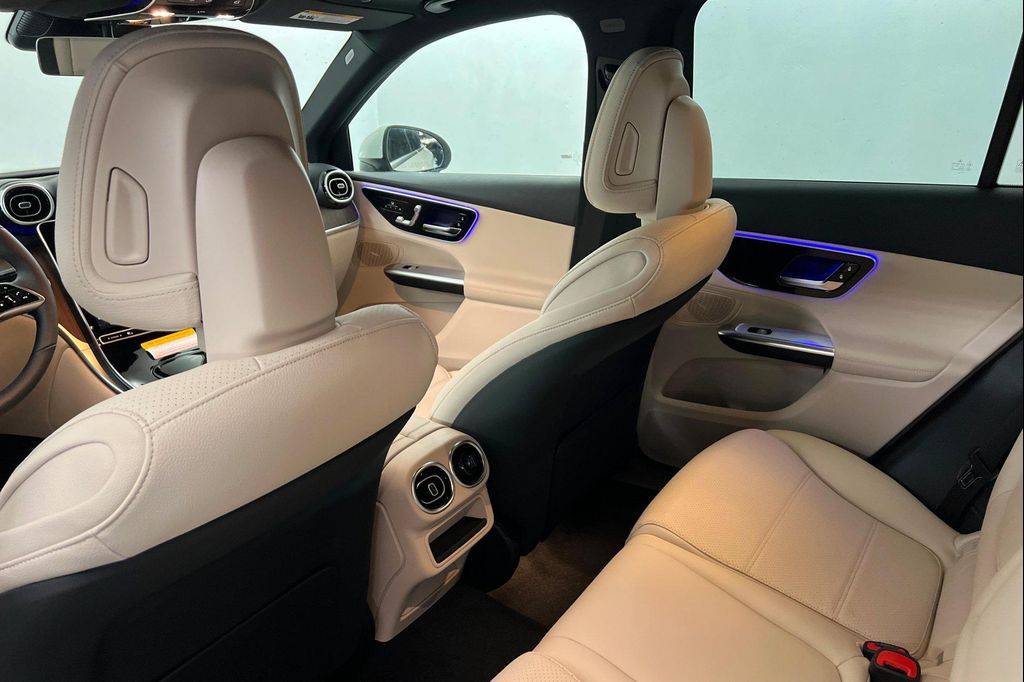 2026 Mercedes-BENZ GLC — миниатюра 20