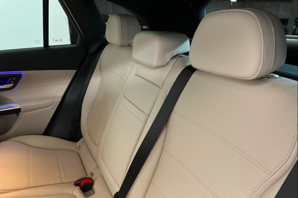 2026 Mercedes-BENZ GLC — миниатюра 21