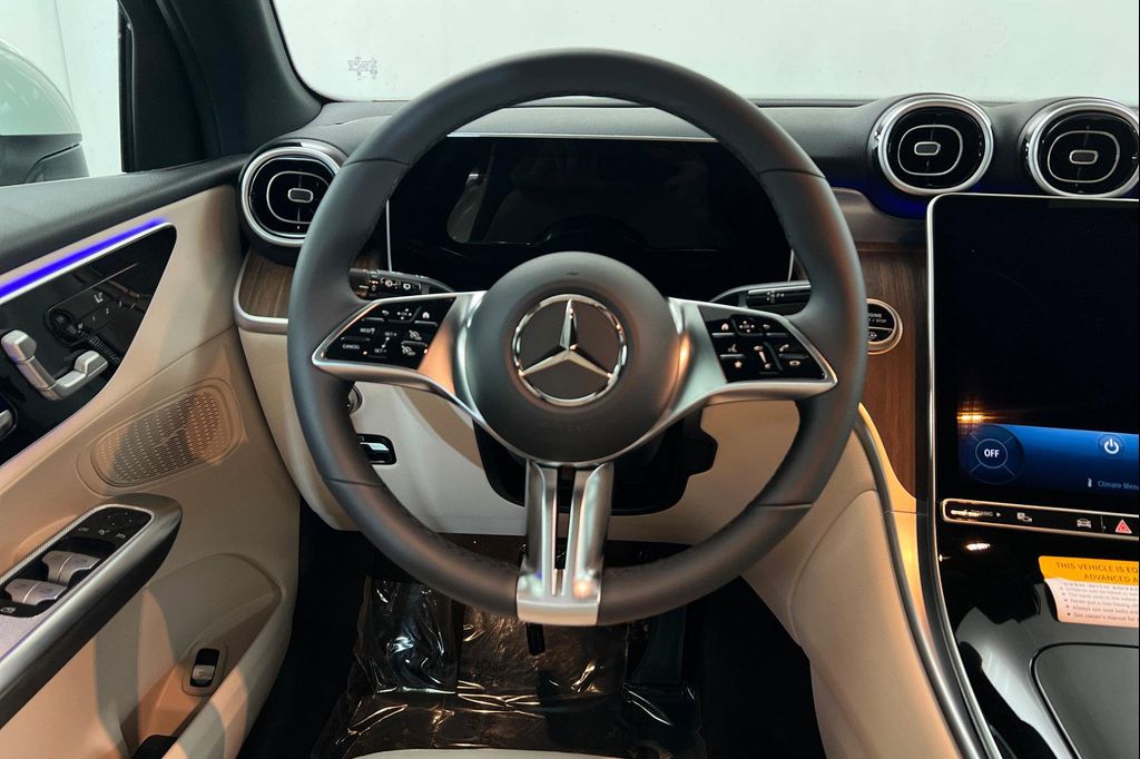 2026 Mercedes-BENZ GLC — миниатюра 12