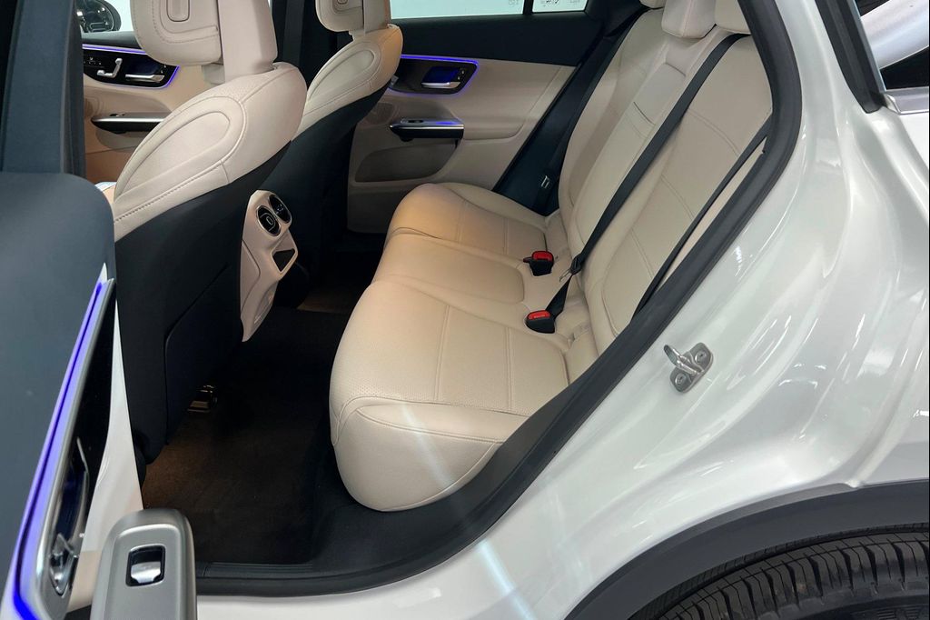 2026 Mercedes-BENZ GLC — миниатюра 22