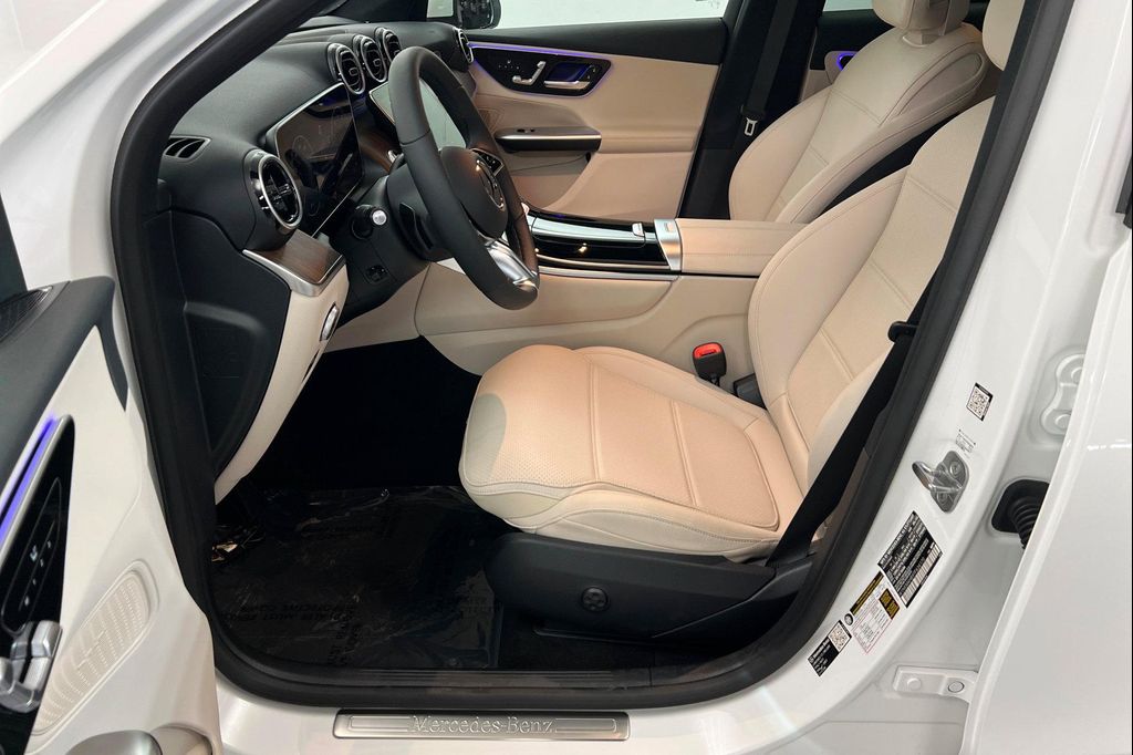 2026 Mercedes-BENZ GLC — миниатюра 18