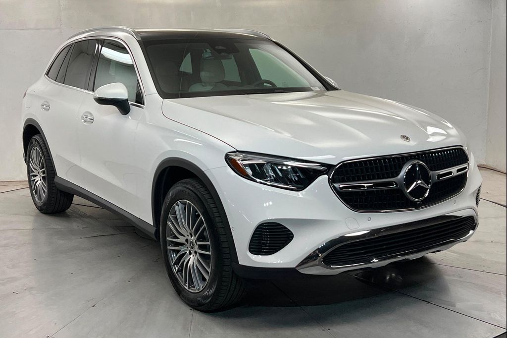 2026 Mercedes-BENZ GLC — фото 7