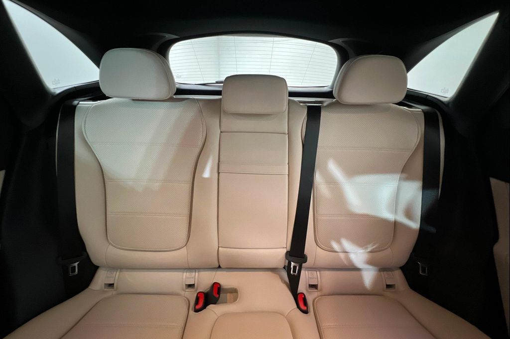 2026 Mercedes-BENZ GLC — миниатюра 26