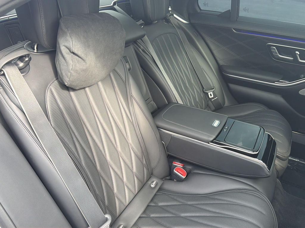 صورة مصغرة 33 لـ 2024 Mercedes-BENZ AMG S 63 E 4MATIC