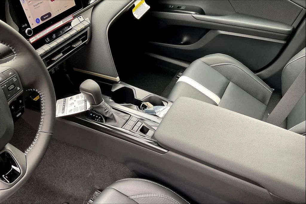 صورة 7 لـ 2026 Toyota CAMRY SE