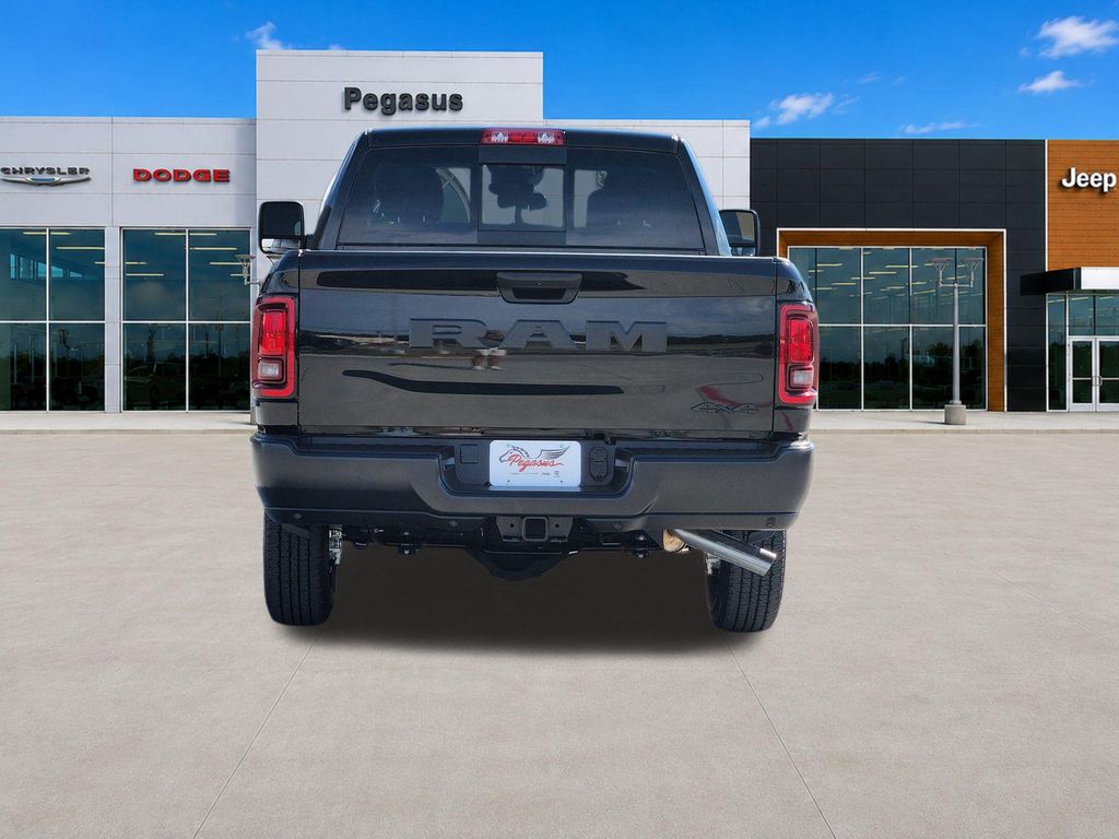 صورة 8 لـ 2026 RAM 2500 TRADESMAN CREW CAB 4X4 6'4' BOX