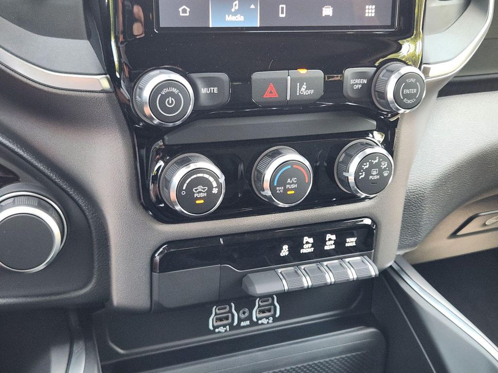 2026 RAM 1500 EXPRESS 缩略图 18