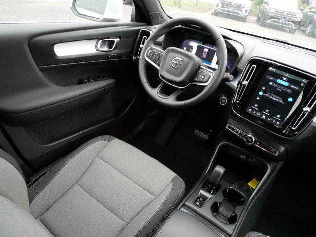 2025 VOLVO XC40 B5 CORE BRIGHT THEME photo 9