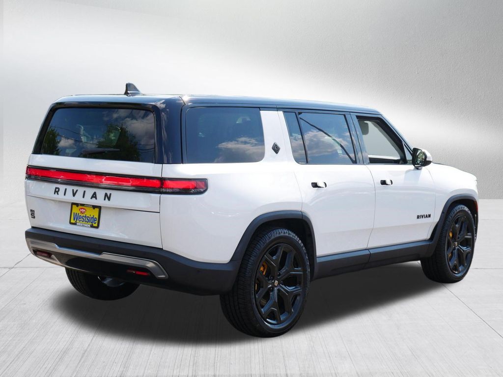 صورة 7 لـ 2023 Rivian R1S ADVENTURE