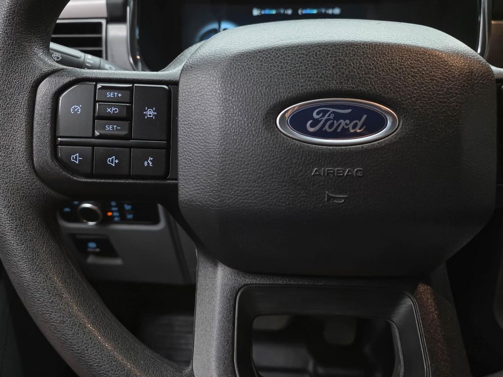صورة 19 لـ 2023 FORD F-150 LIGHTNING PRO