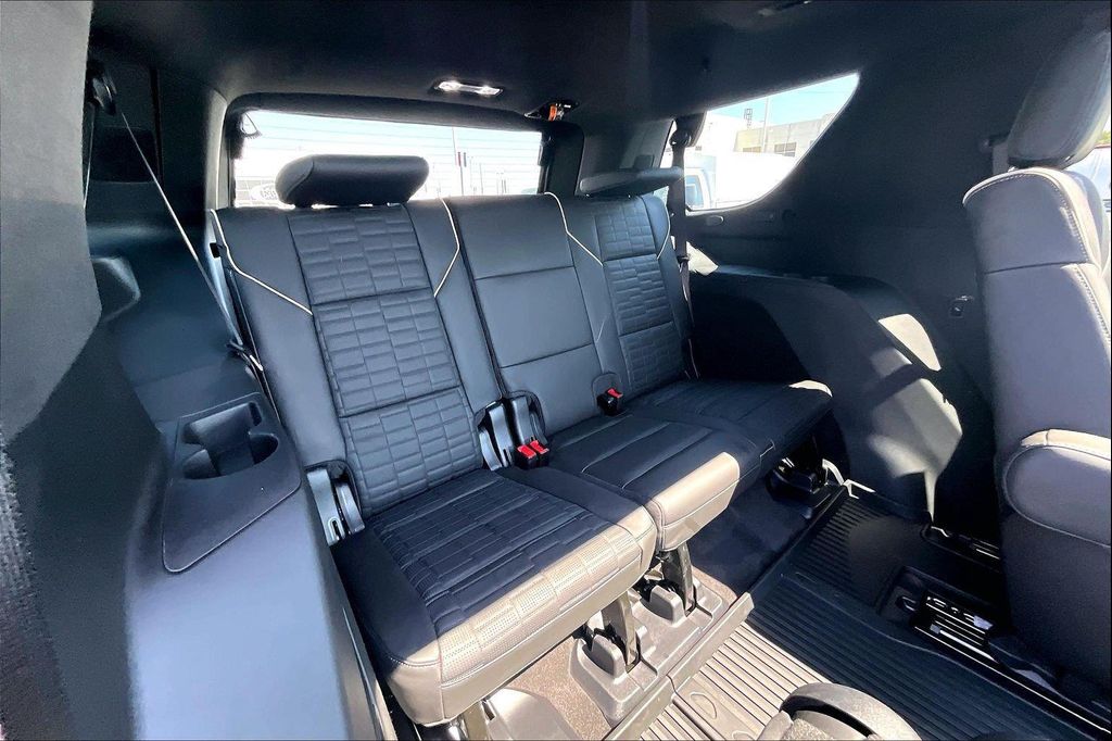 2025 Cadillac ESCALADE SPORT PLATINUM thumbnail 25