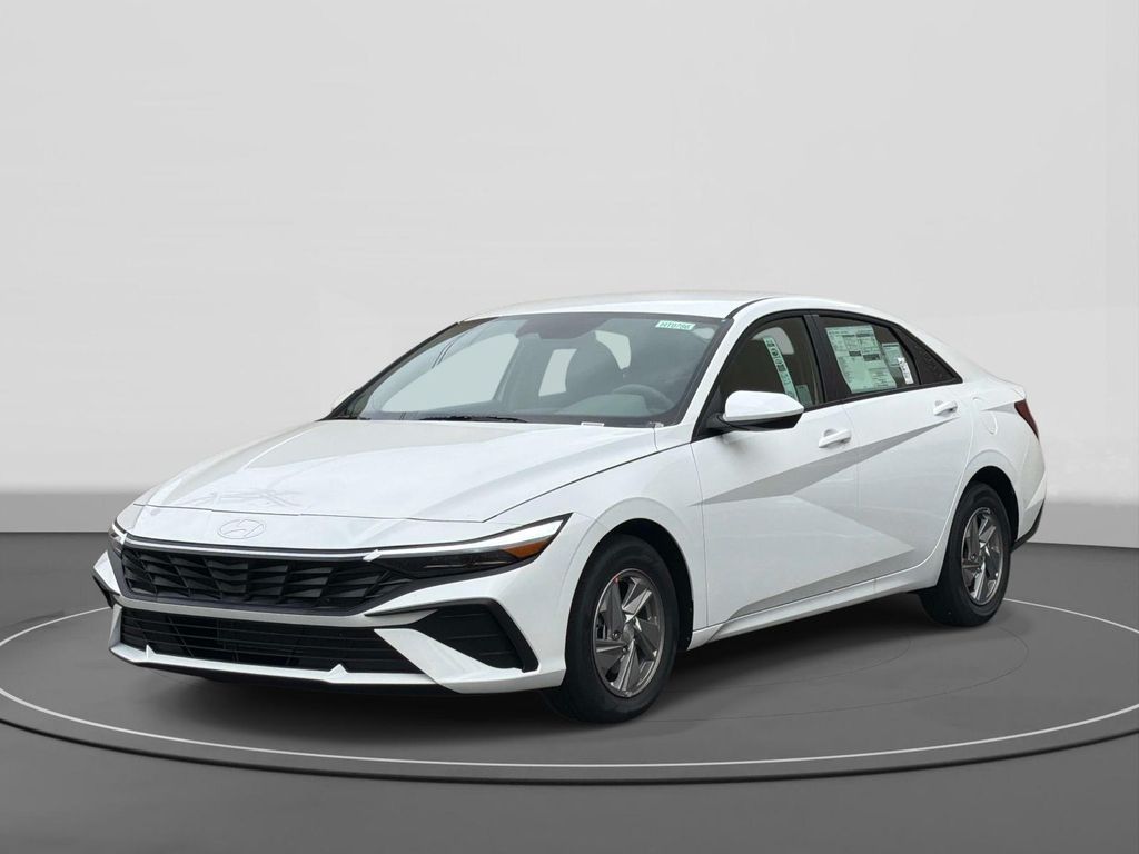 New 2026 Hyundai ELANTRA SE