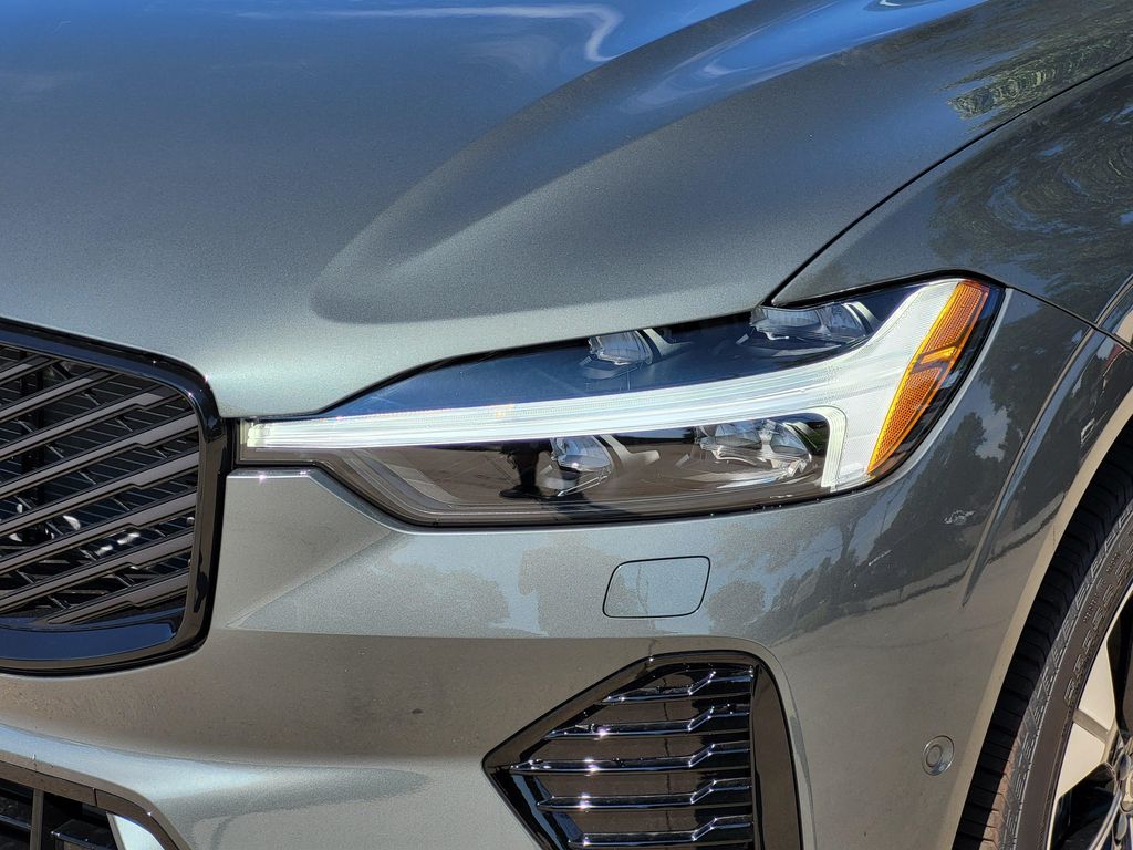 صورة 5 لـ 2026 Volvo XC60 PLUG-IN HYBRID PLUS, T8 AWD ELECTRIC/GASOLINE