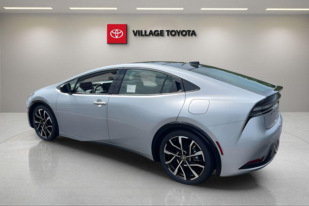 2026 Toyota PRIUS PLUG-IN HYBRID XSE — фото 3