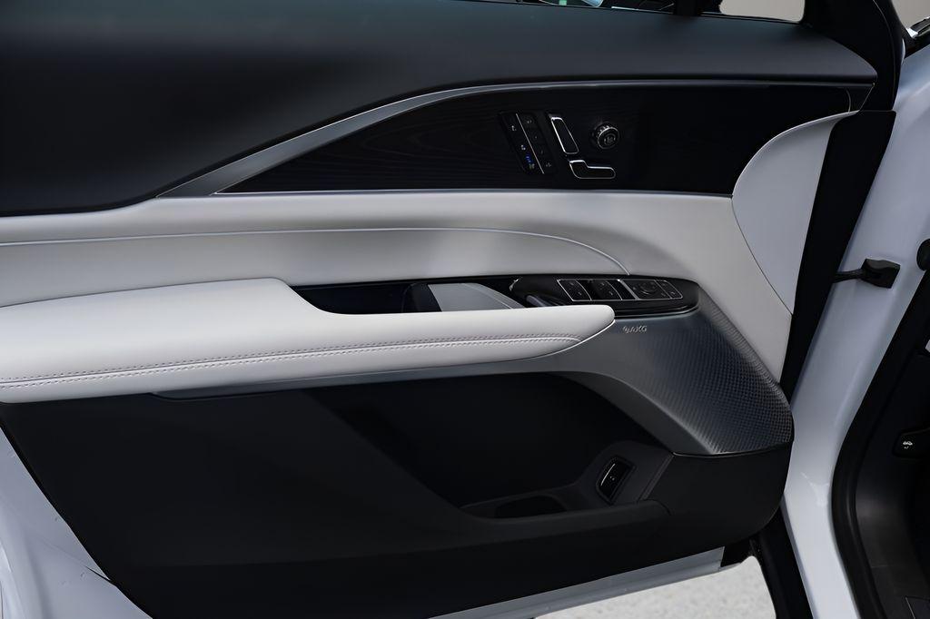 صورة 9 لـ 2026 Cadillac LYRIQ PREMIUM LUXURY