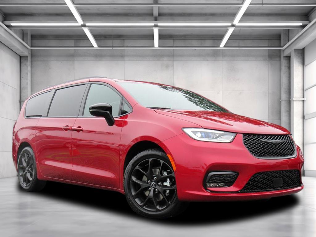 New 2026 Chrysler Pacifica Select