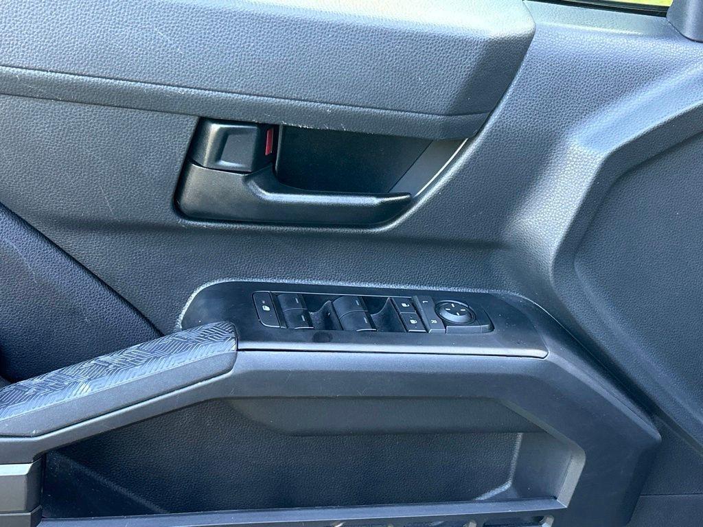 صورة مصغرة 18 لـ 2025 Toyota TACOMA SR5