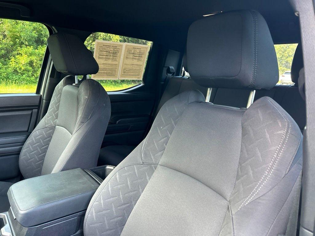 صورة مصغرة 20 لـ 2025 Toyota TACOMA SR5