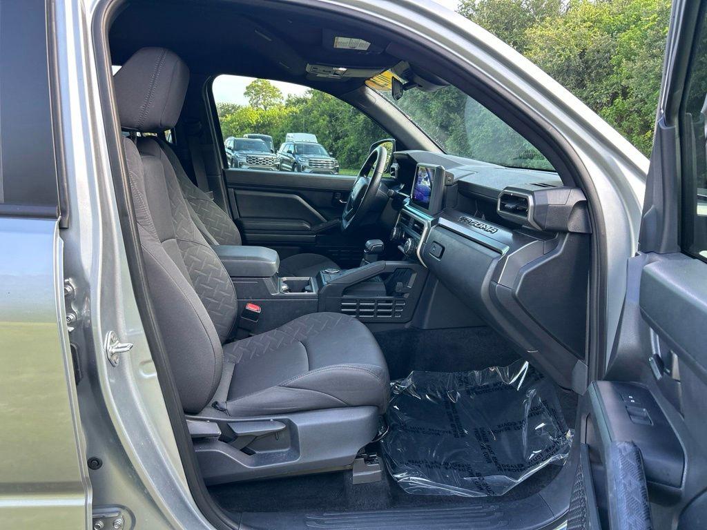 صورة مصغرة 38 لـ 2025 Toyota TACOMA SR5