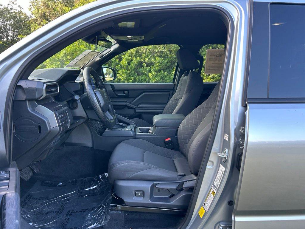 صورة مصغرة 15 لـ 2025 Toyota TACOMA SR5