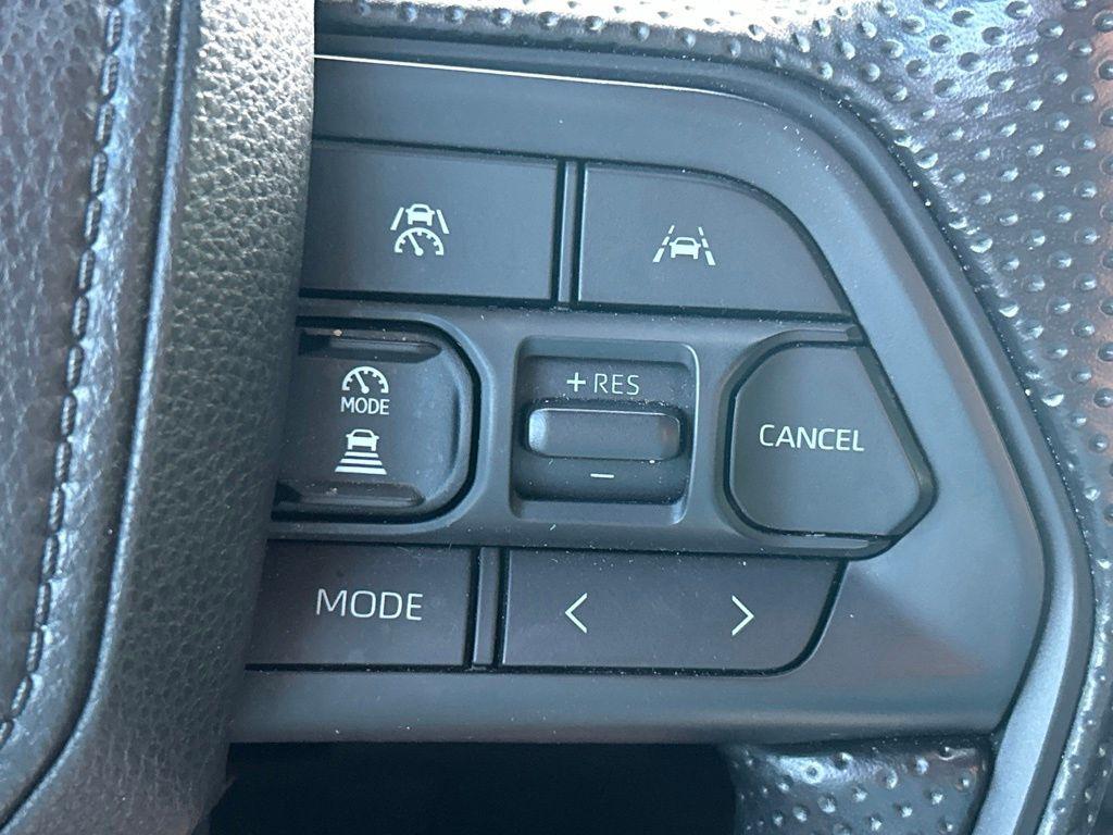 صورة مصغرة 26 لـ 2025 Toyota TACOMA SR5