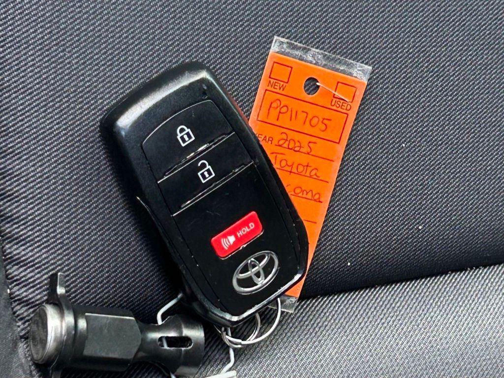 صورة مصغرة 48 لـ 2025 Toyota TACOMA SR5