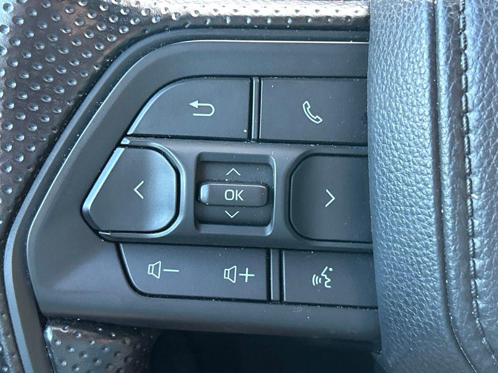 صورة مصغرة 25 لـ 2025 Toyota TACOMA SR5