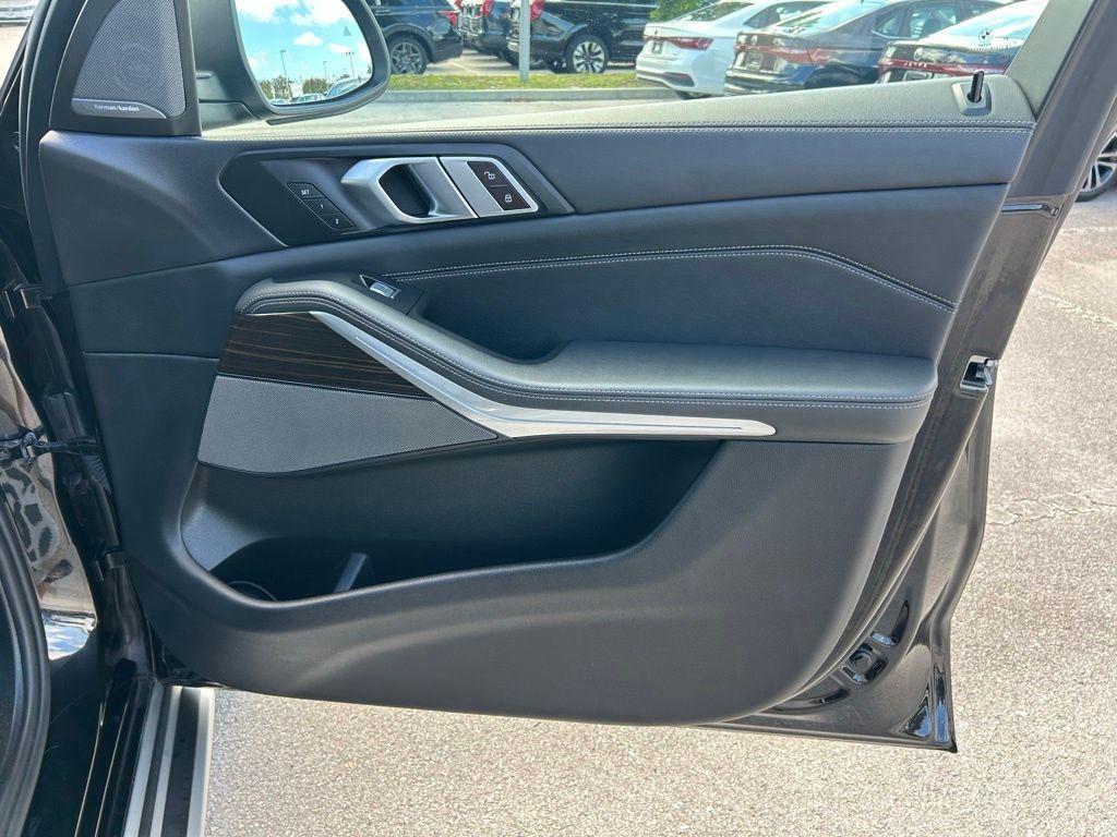 صورة مصغرة 42 لـ 2024 BMW X7 XDRIVE40I