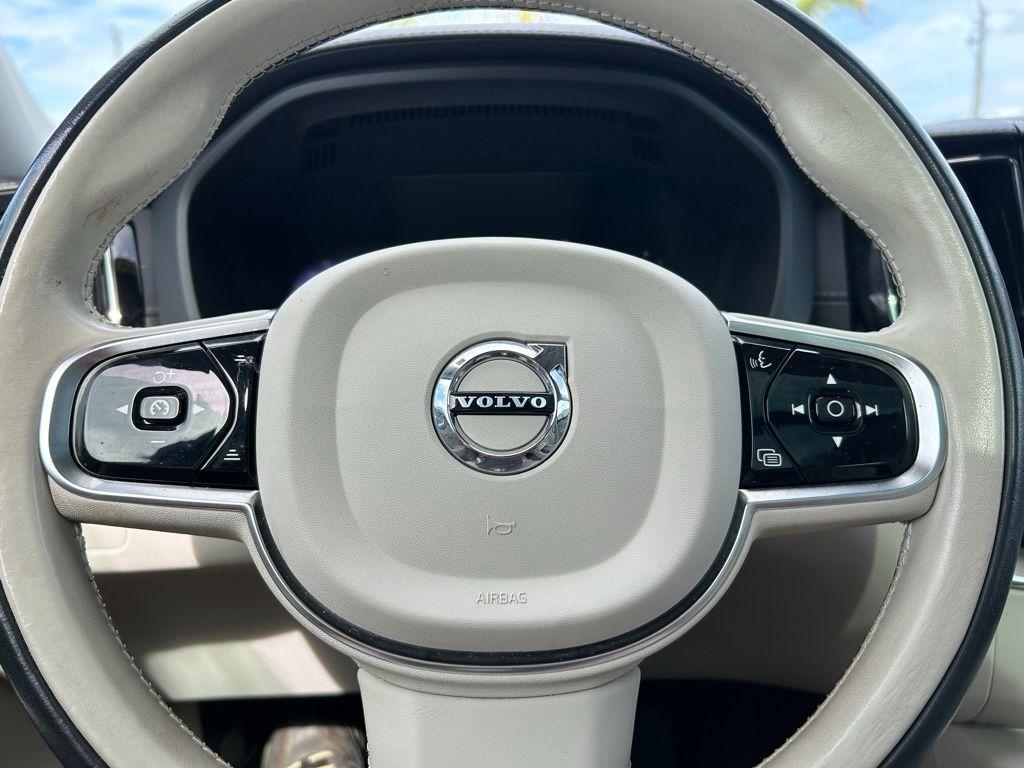 2023 Volvo XC60 B5 ULTIMATE DARK THEME — миниатюра 24