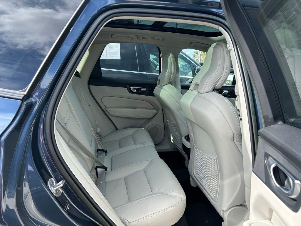 2023 Volvo XC60 B5 ULTIMATE DARK THEME — миниатюра 43