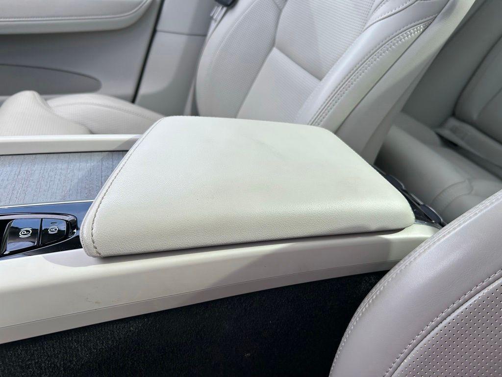 2023 Volvo XC60 B5 ULTIMATE DARK THEME — миниатюра 35