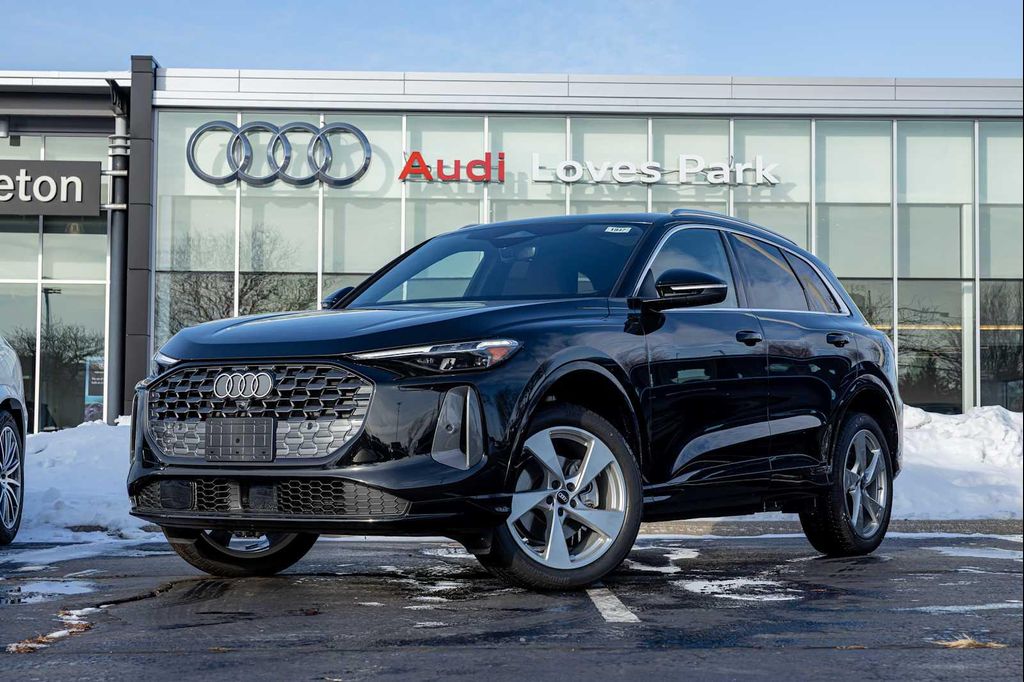 New 2025 Audi Q5 Premium Plus TFSI quattro S tronic