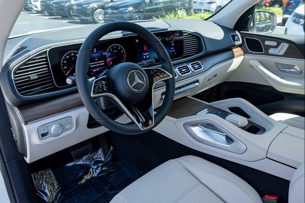 2026 Mercedes-BENZ GLE — миниатюра 13