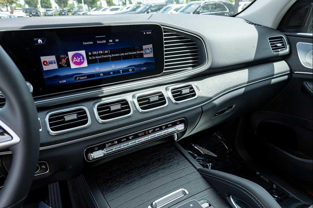 2026 Mercedes-BENZ GLE — миниатюра 16