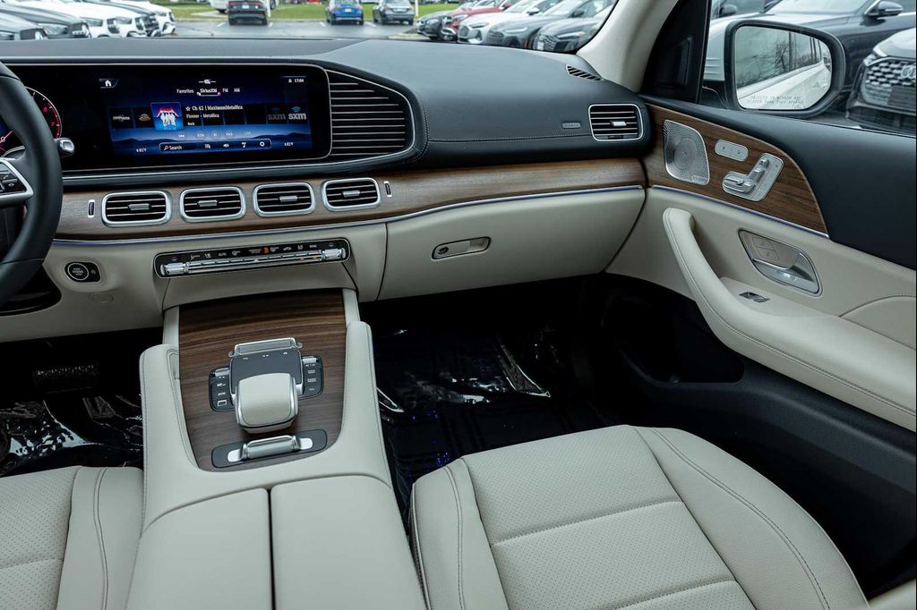 MERCEDES-BENZ GLS - 8