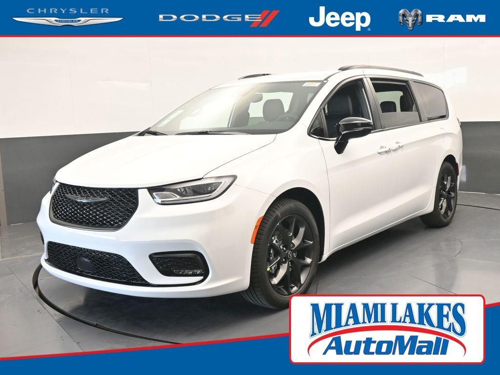 New 2026 Chrysler Pacifica Select