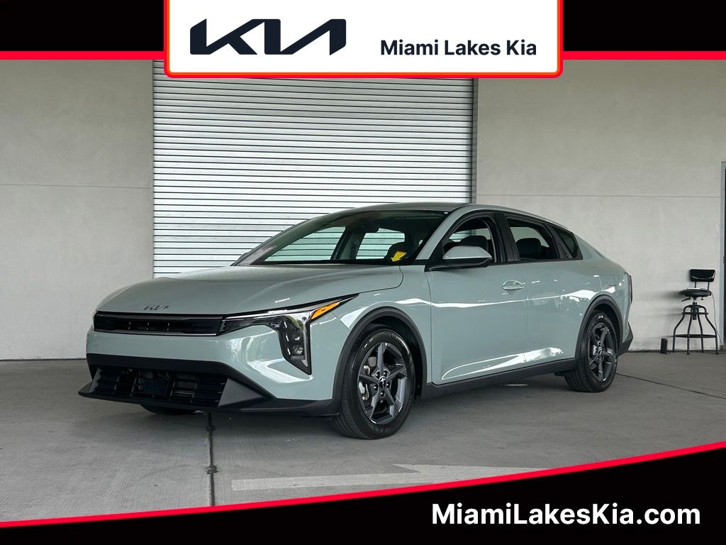 New 2025 Kia K4 LXS