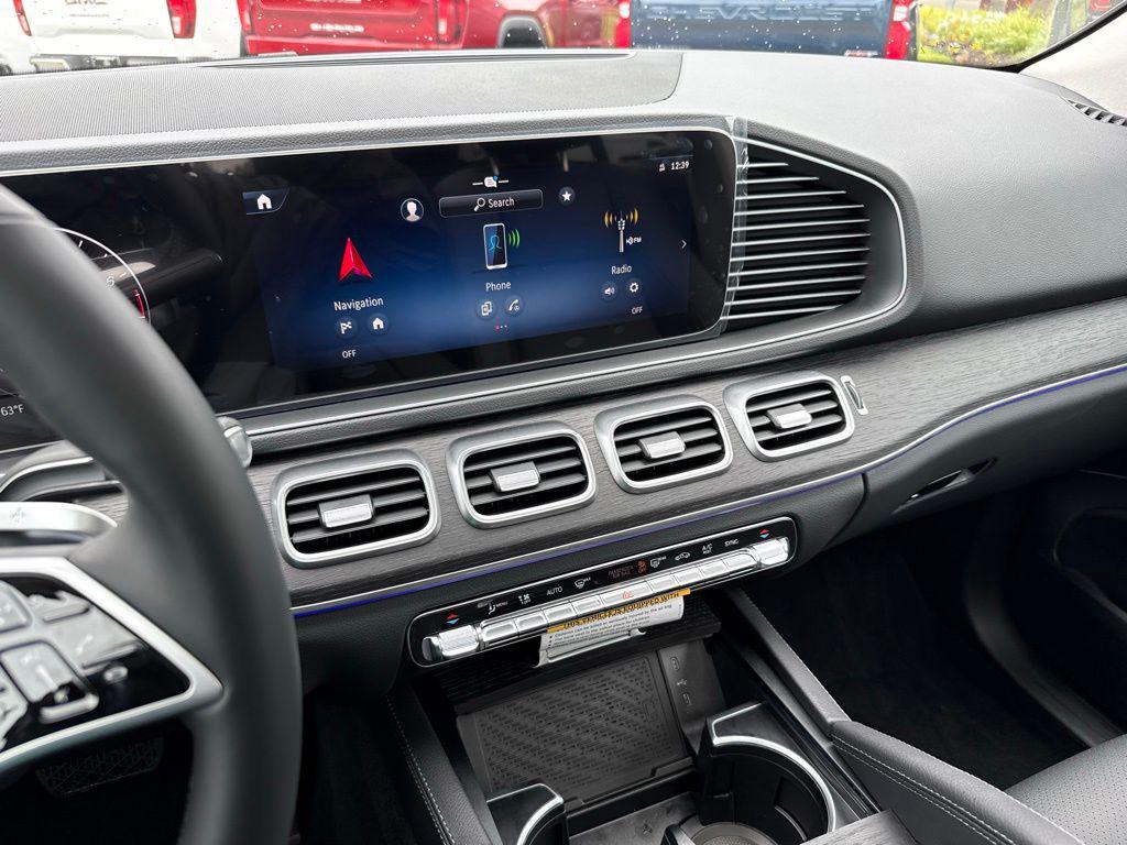 2026 Mercedes-BENZ GLE — миниатюра 21