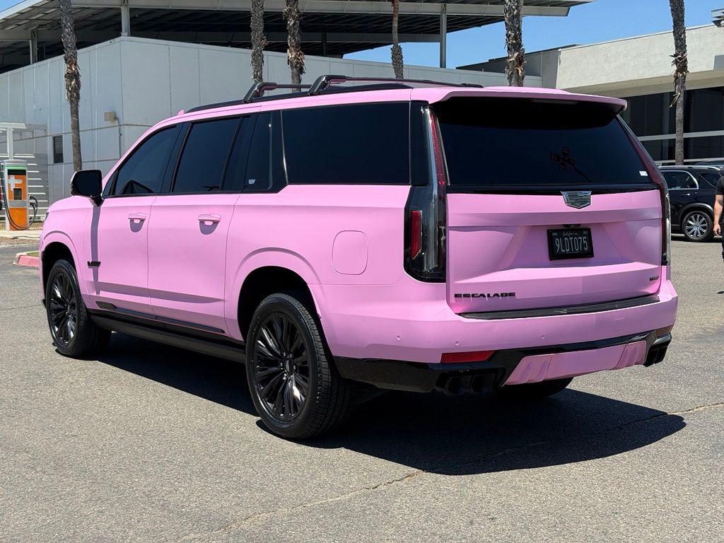 صورة 10 لـ 2024 Cadillac ESCALADE ESV V-SERIES