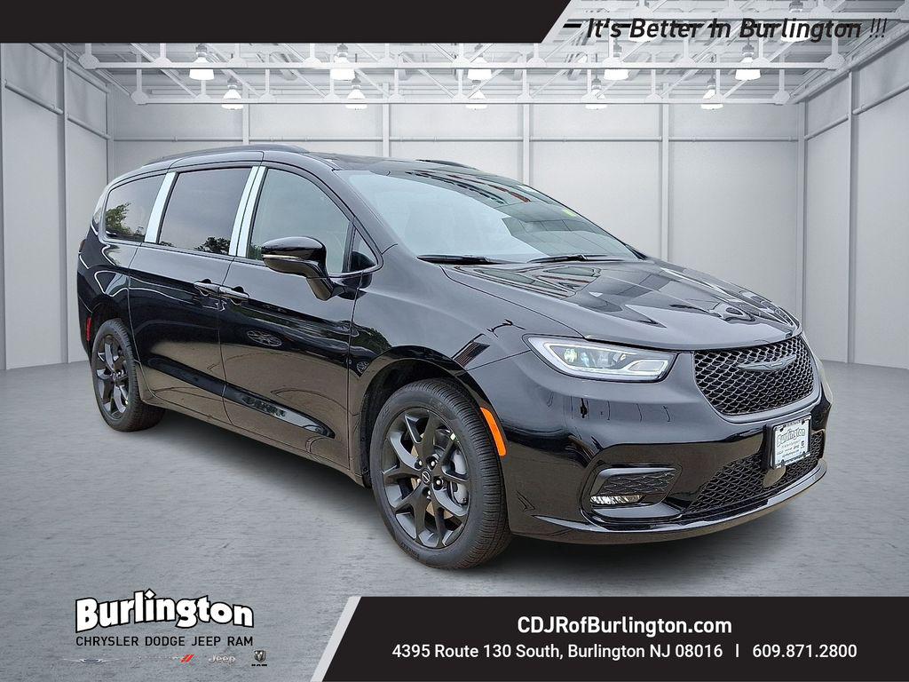 New 2026 Chrysler Pacifica Limited
