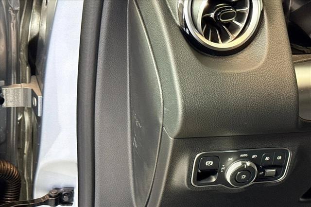 2026 Mercedes-BENZ GLB thumbnail 10