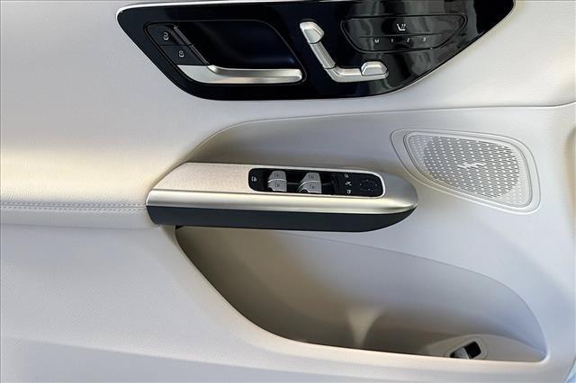 2026 Mercedes-BENZ GLC — миниатюра 16
