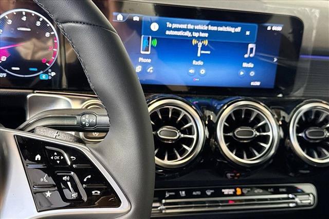 2026 Mercedes-BENZ GLB — миниатюра 14